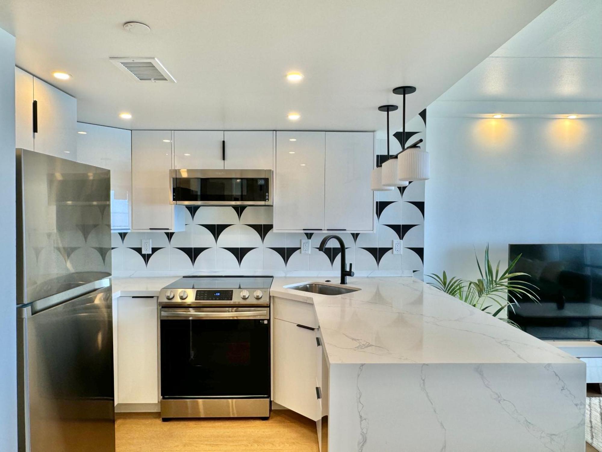 Panoramic Oceanview Resort - Full Kitchen In Each Room, 2 Swimming Pools, Onsite Restaurants, Fireworks Every Friday Honolulu Exterior foto