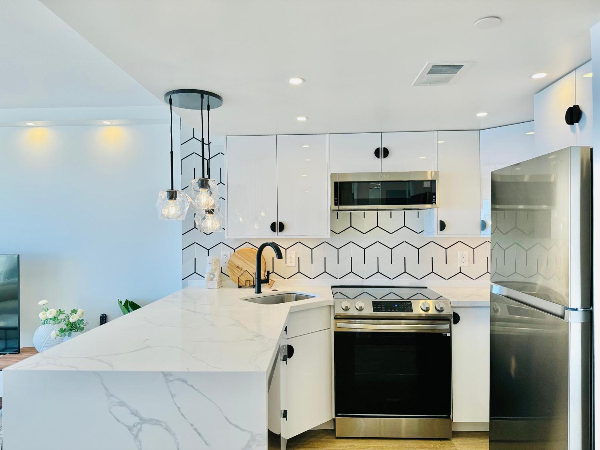 Panoramic Oceanview Resort - Full Kitchen In Each Room, 2 Swimming Pools, Onsite Restaurants, Fireworks Every Friday Honolulu Exterior foto